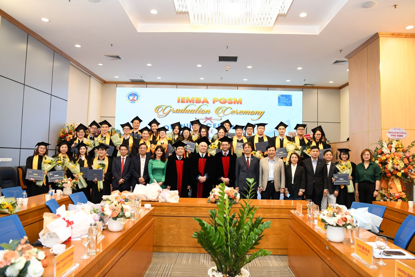 Lễ trao bằng PGSM tại Trường ĐH Kinh tế quốc dân Hà Nội ngày 3/11/2023.