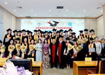 Chuyện người đi “xây cầu”